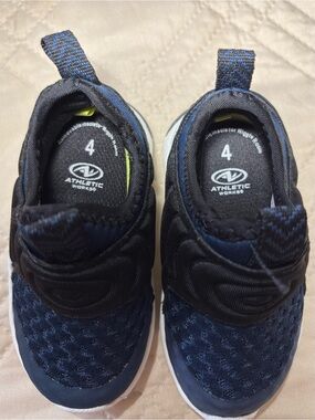 Athletic Works size 4 Navy and Black Kids Slip-On Sneakers